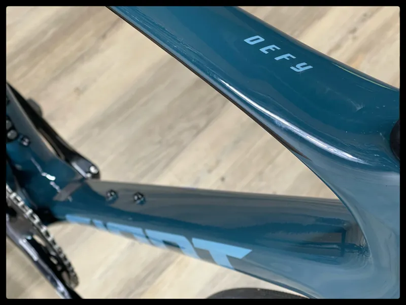 Giant Defy Advanced 2 M-Large Deep Lake 2022-3